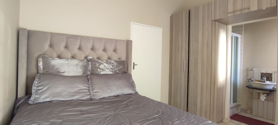 2 Bedroom Property for Sale in Waterval East North West